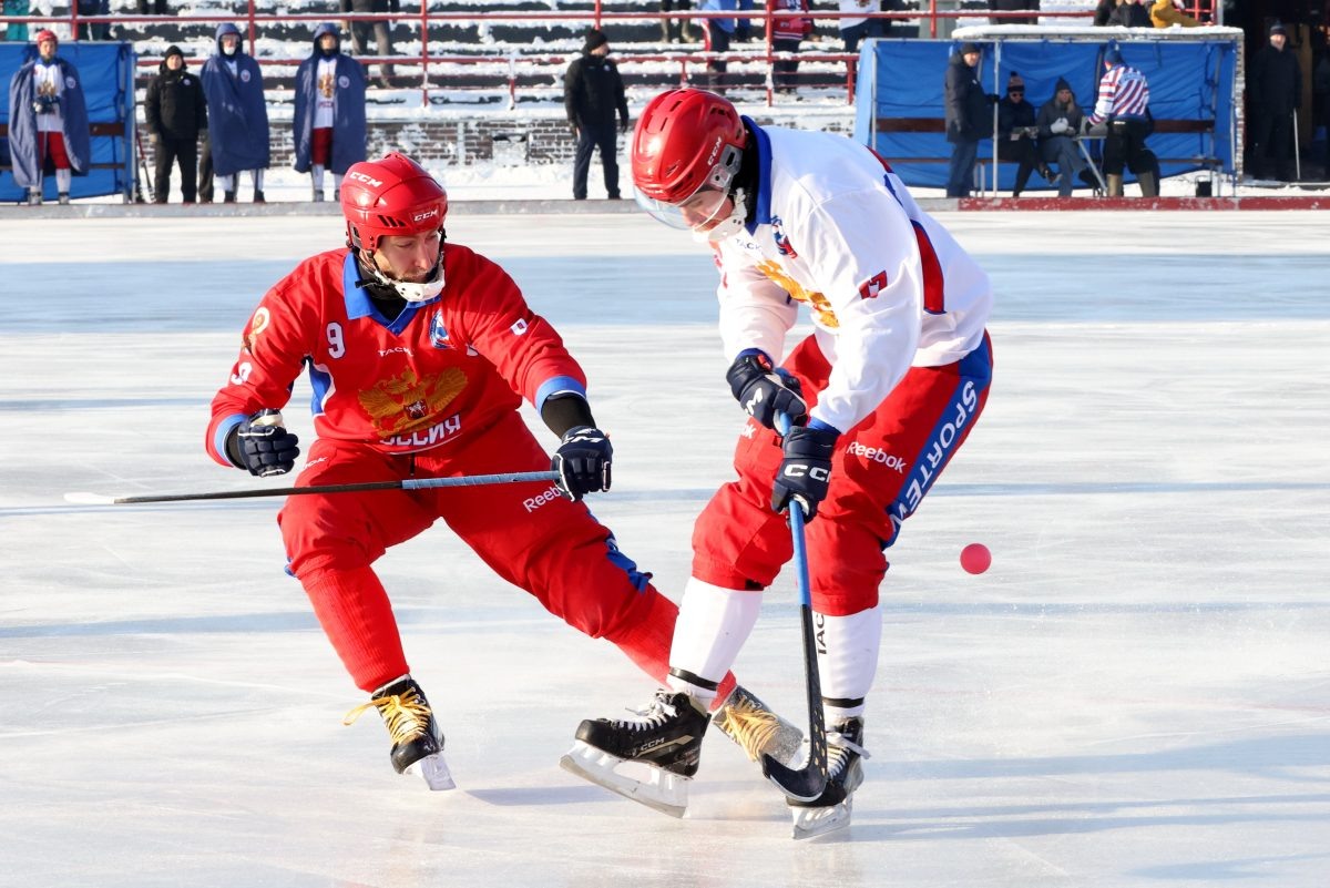    Венцом соревнований стал матч на стадионе \