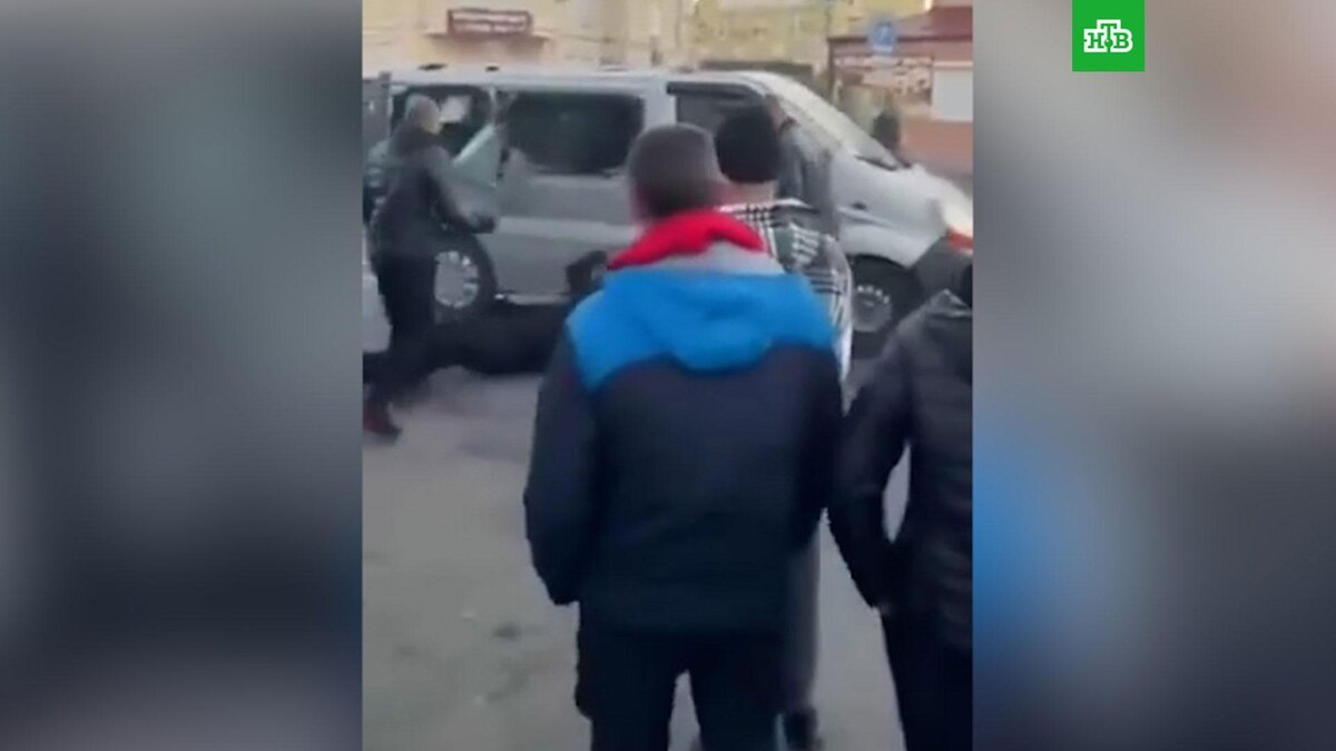    Украинцы разгромили автобус военкомов и спасли насильно мобилизованных