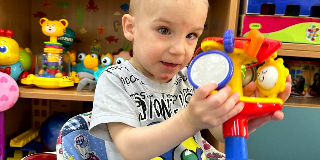 АНДРЕЙ ЖДЁТ МАМУ И ПАПУ!!!