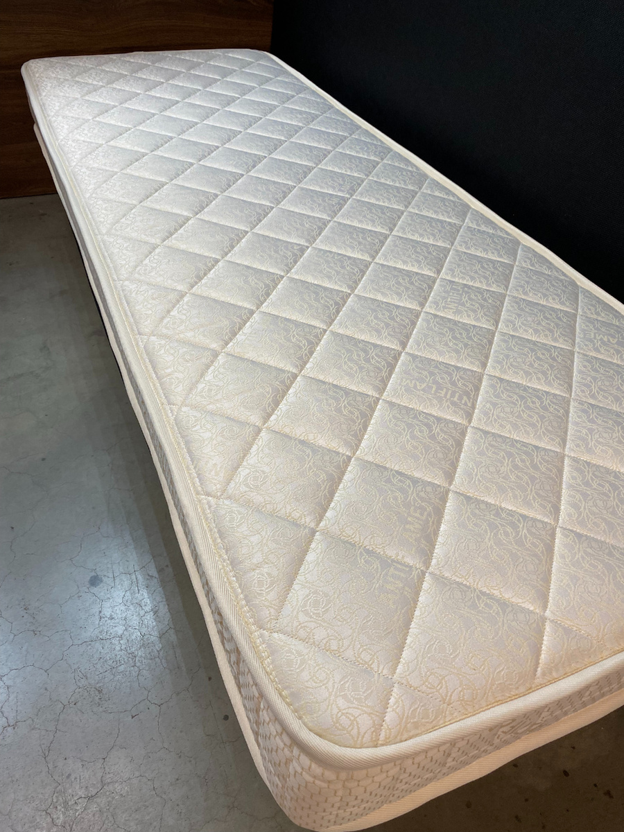 Беспружинный ортопедический матрас СПАЛБЕР Эконом для RENAULT MAGNUM 4 (2005 - 2013). Фото СПАЛБЕР.