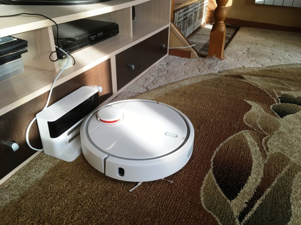 У нас с мужем не очень дорогой пылесос, но тоже вот-вот накроется...