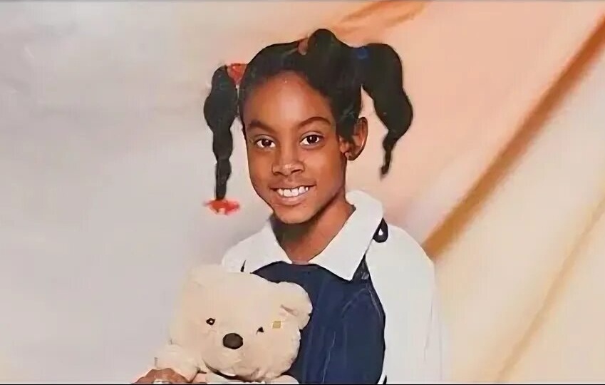 Аша Дегри. Эта улыбка навсегда застыла на фотографиях 2000 года. 14 февраля ей было 9 лет.
