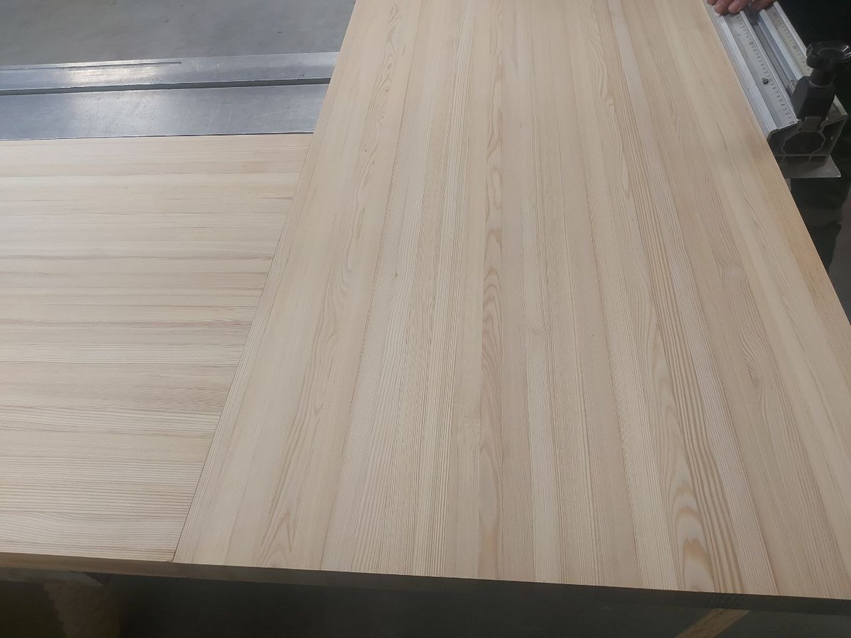 Стыковка цельноламельных мебельных щитов под прямым углом с помощью стяжек