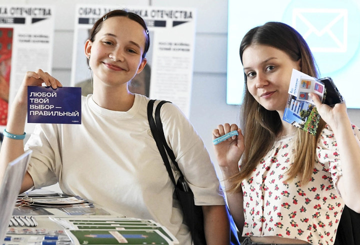 фото: Виталий Аньков / РИА НовостиИсточник:https://объясняем.рф/articles/news/stali-izvestny-naibolee-populyarnye-napravleniya-podgotovki-u-abiturientov-vuzov-v-2025-godu/