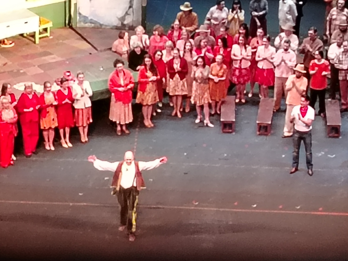 Р.Бурденко - Тонио. Справа - Г.Чернецов - Сильвио