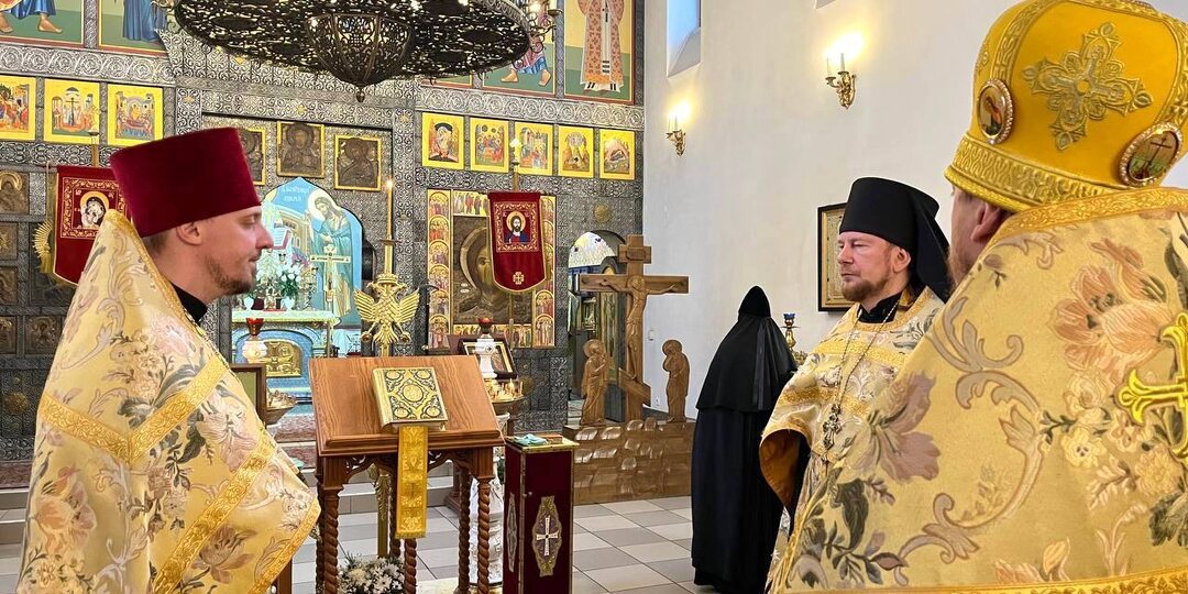 Всенощное бдение на подворье в честь Всех Святых накануне Недели 33-й по Пятидесятнице, по Богоявлении, дня памяти мученицы Татианы и с нею