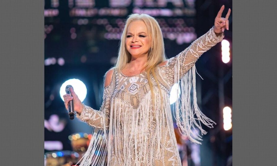 Долина долгие годы выступает на сцене