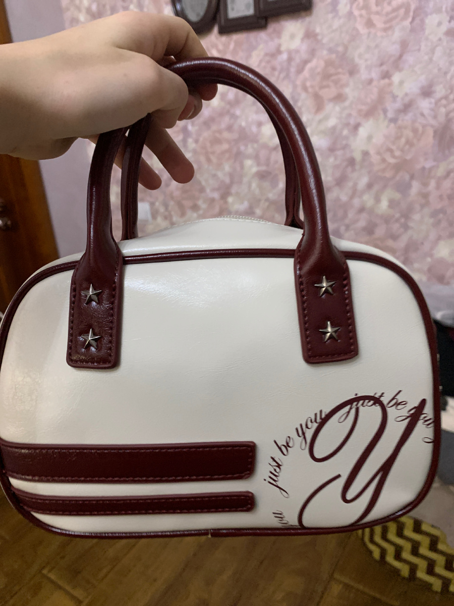 Купили наконец таки мне НОРМАЛЬНУЮ сумку. Мне она нравится очень.