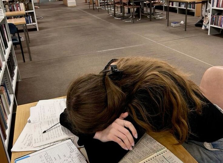 Внучка страдает из-за парня. А он говорит: подумаешь, поцеловался! Что такого-то?