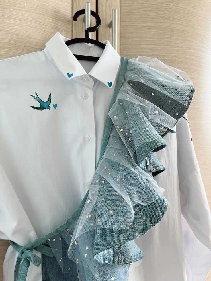 Домашний апгрейд хорош для простого, но сложные силуэты вроде пелерин или кокон с драпировками требуют профи