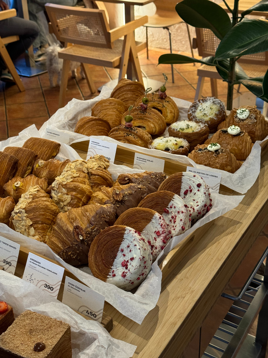 Выпечка в Sloj