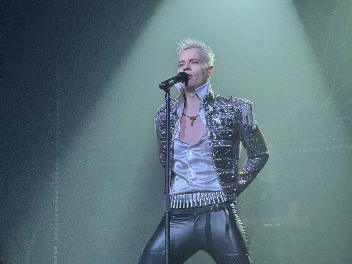 Фото из открытых источников. Шаман на концерте.