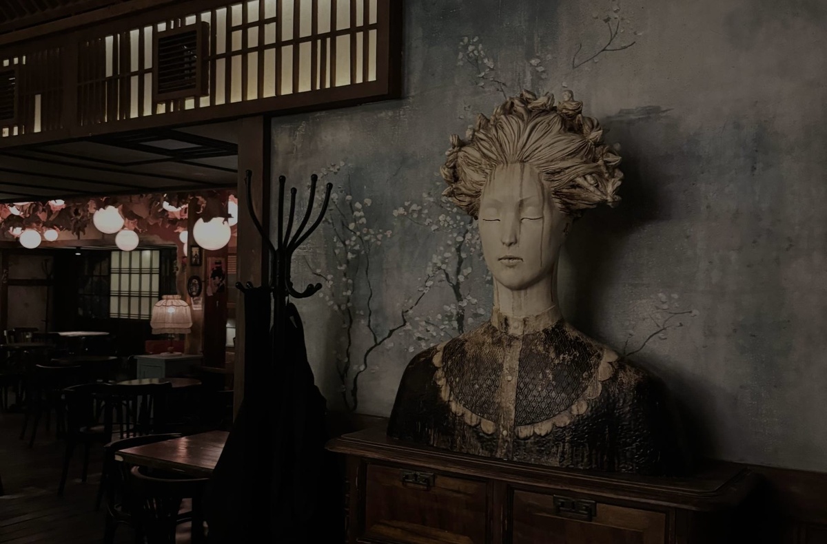 Первый этаж бара «Хиросима, Моя любовь»