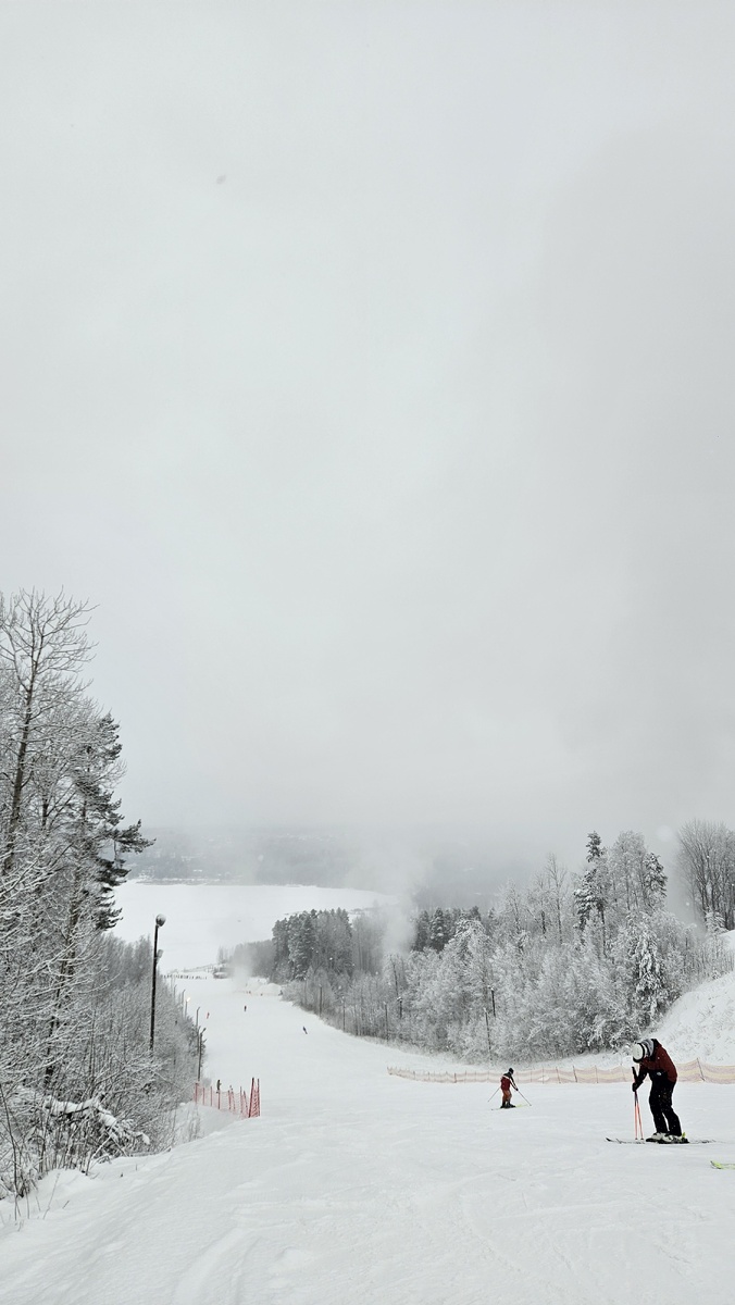 Горнолыжный курорт "Красное озеро"