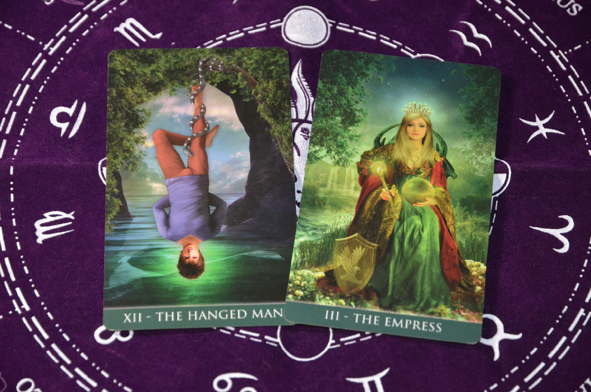 Магия и Таро простыми словами. Таро расклад: "Мужчина, который хранит молчание: мысли, эмоции, поступки."