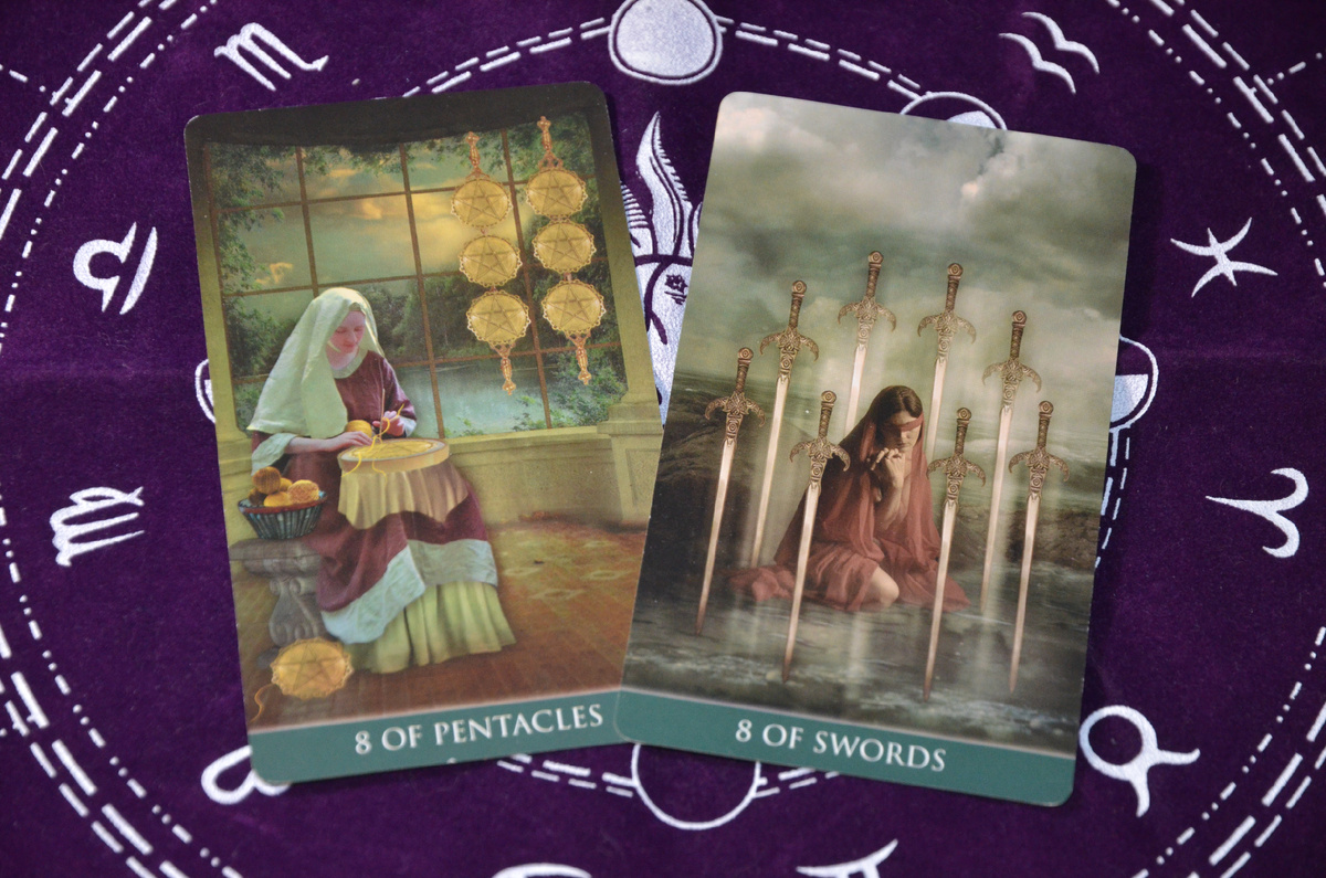 Магия и Таро простыми словами. Таро расклад: "Мужчина, который хранит молчание: мысли, эмоции, поступки."