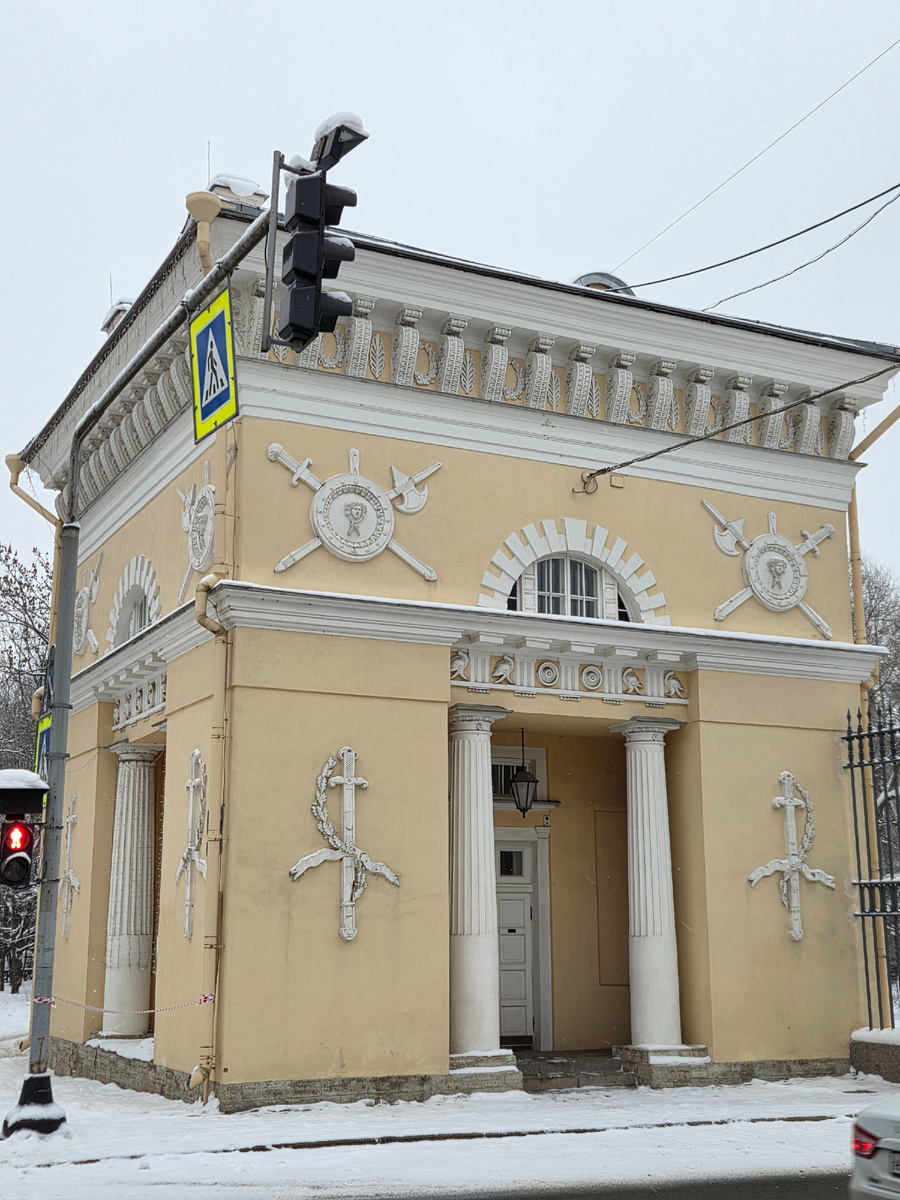 г. Пушкин, Московские ворота с кордегардиями.