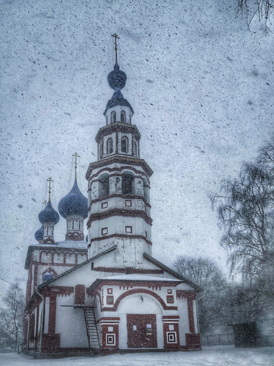 Церковь напротив моего дома, метель, февраль 2024