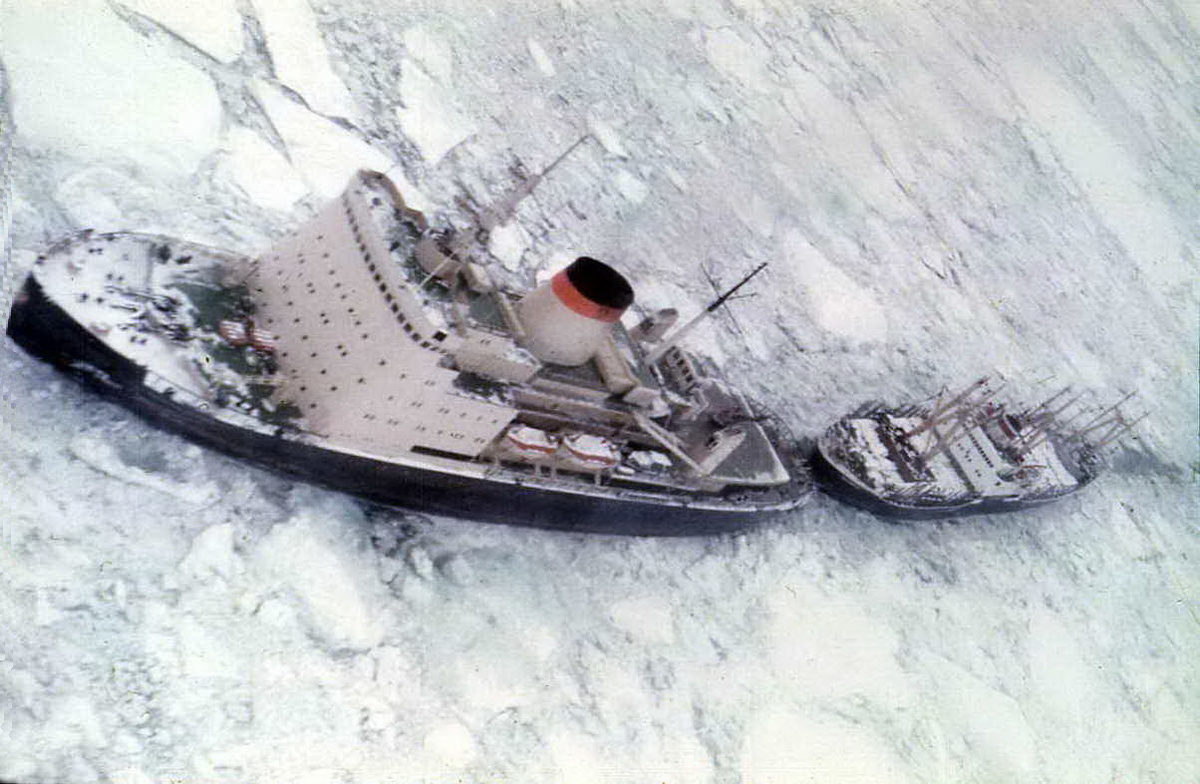 Самолёт ледовой разведки однажды сбросил вымпел с картой рекомендованного пути прямо в ледокольную трубу