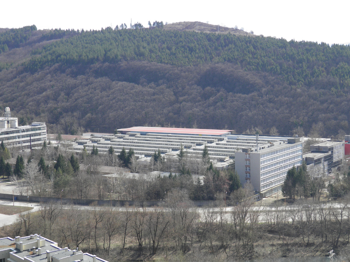 Довольно огромный радиозавод