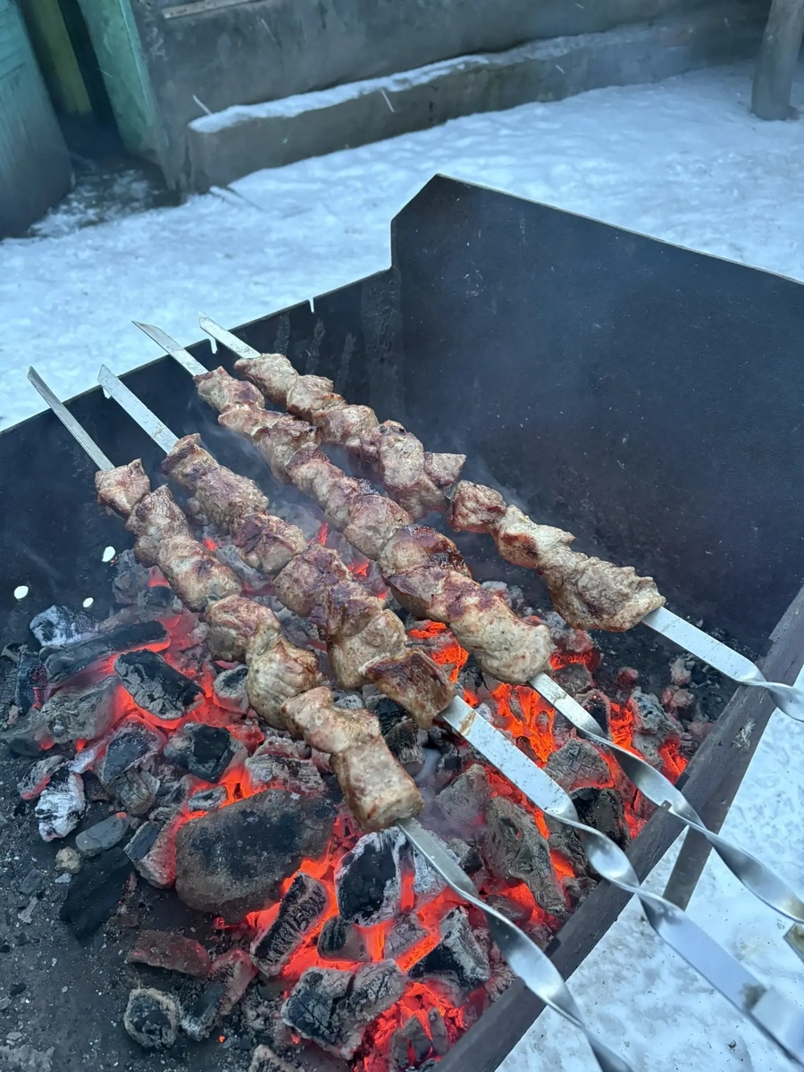 Зима нам не мешает окрыть сезон шашлыков 😂
