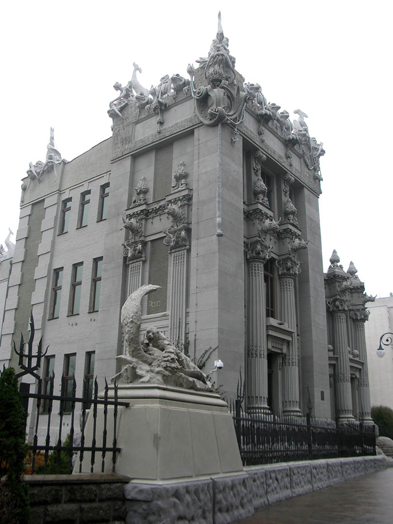 Дом с химерами. По-своему, шедевр