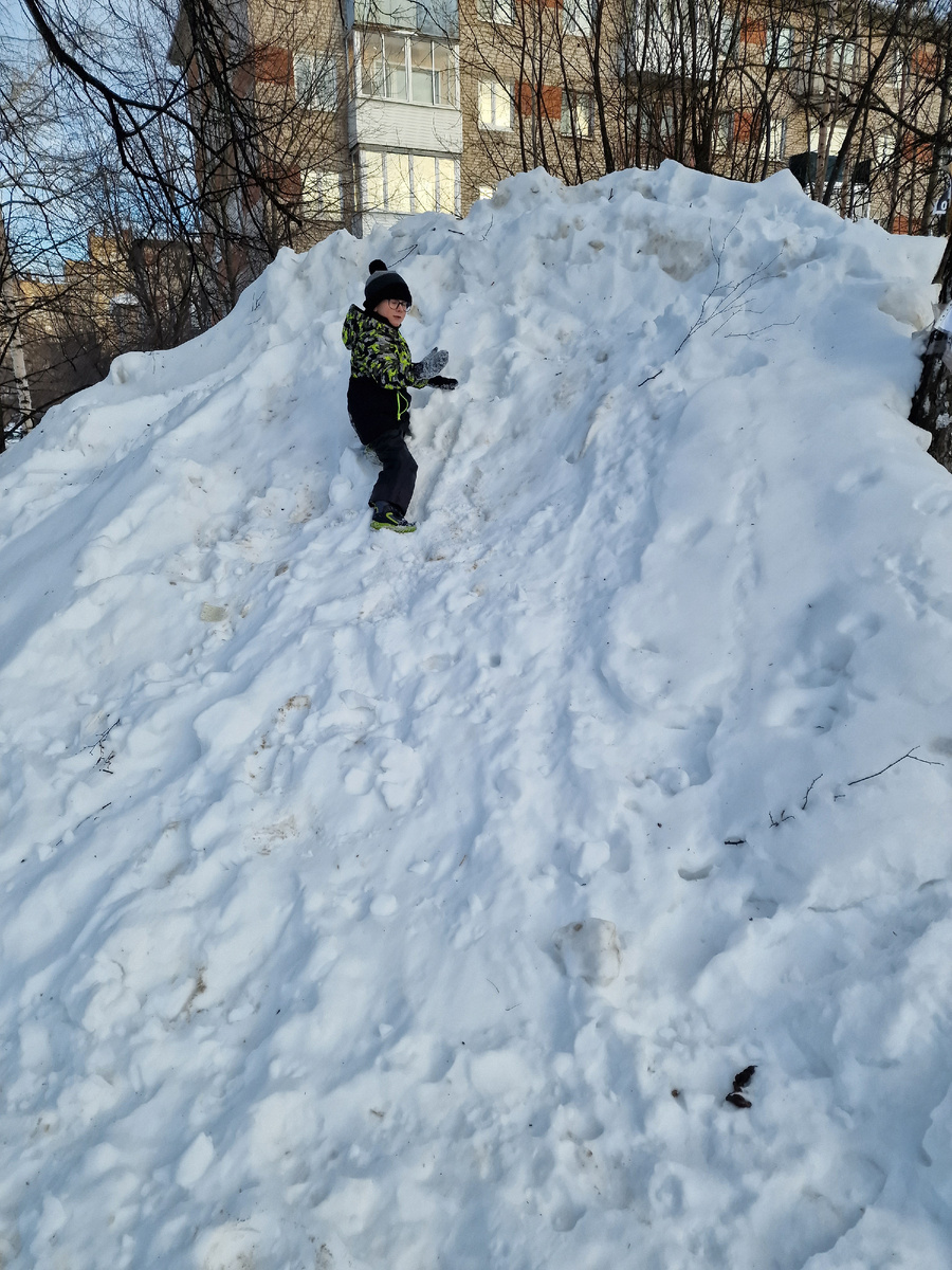 фото автора: Вова в Перми на сугробе