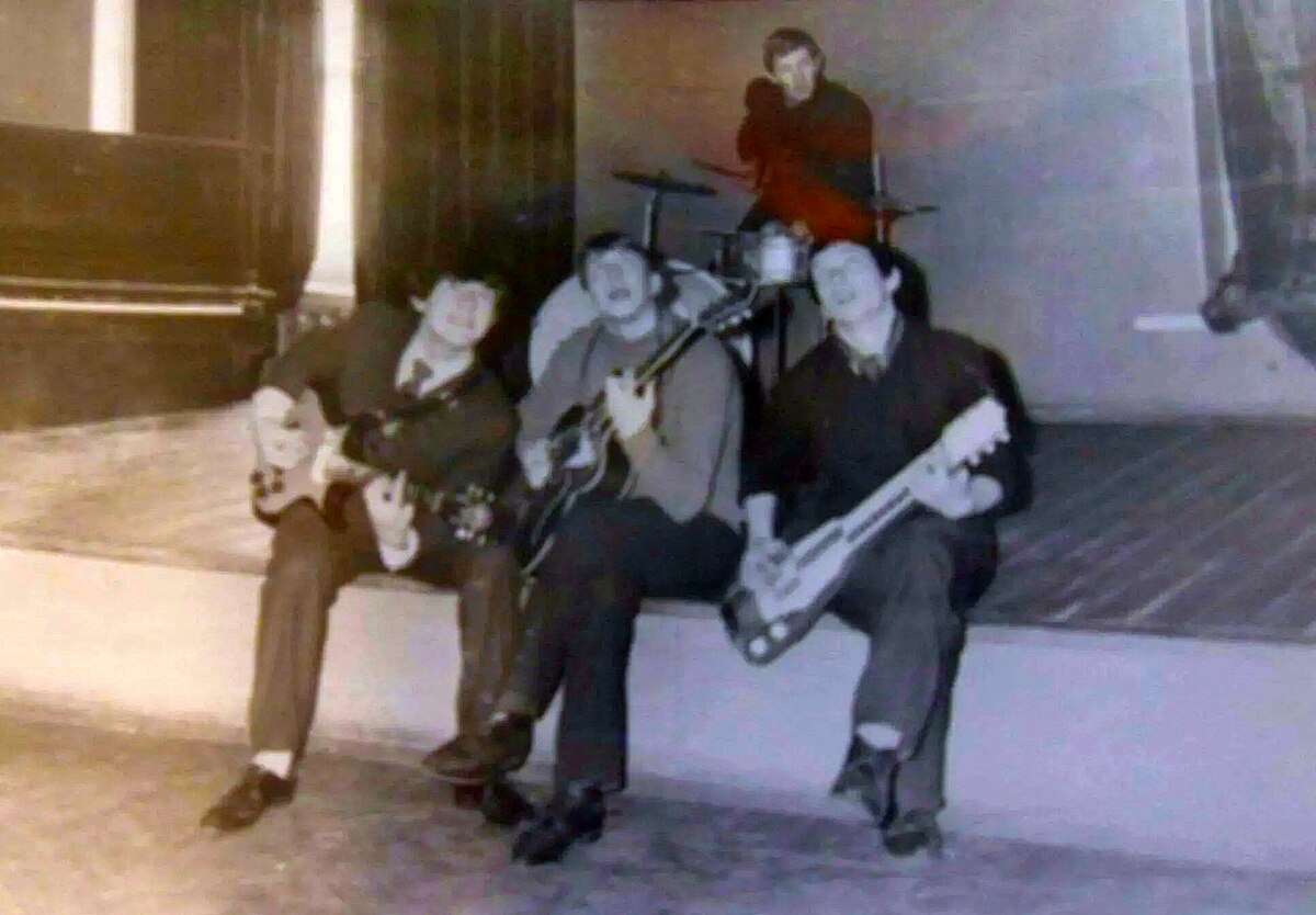 Почти Битлы))