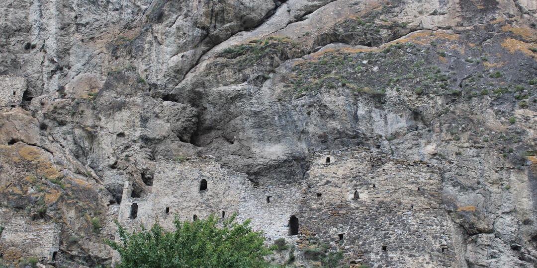 СЕРДЦЕ КУРТАТИНСКОГО УЩЕЛЬЯ. ДЗИВГИССКАЯ СКАЛЬНАЯ КРЕПОСТЬ