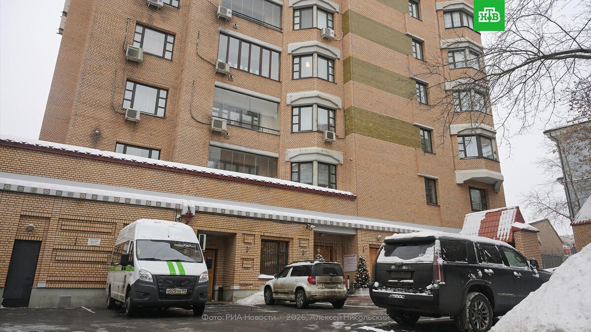    Судебные приставы приехали в проданную певицей Долиной квартиру