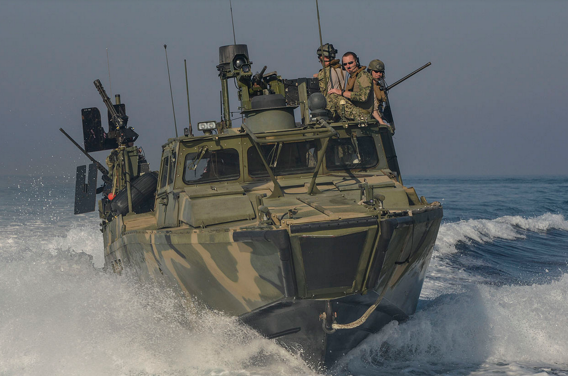 Тот самый американский катер, захваченный в январе 2016 года . Фото ВМС США