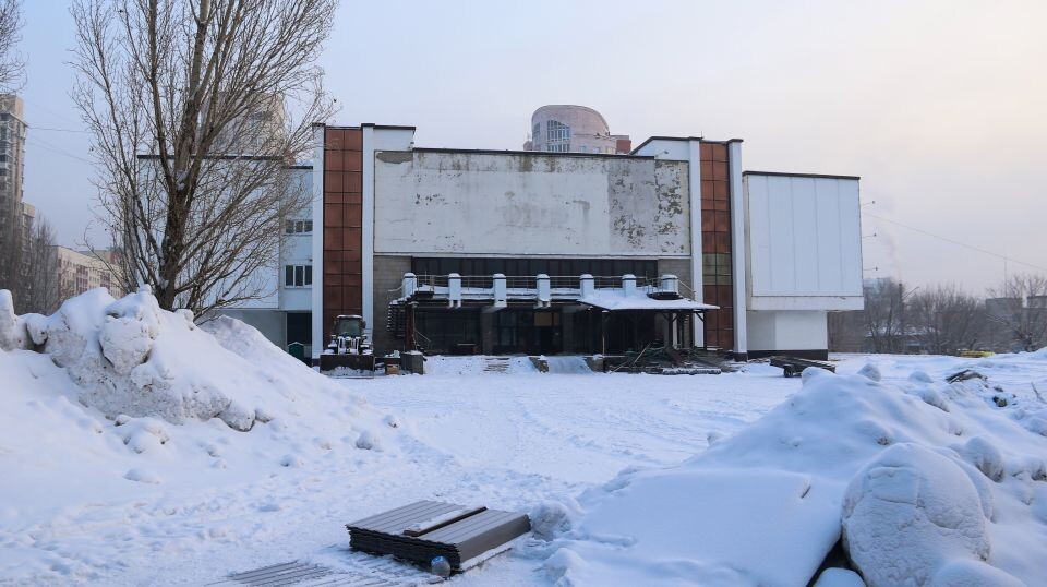    Территория со зданием бывшего "Колизея". Источник: Виталий Барабаш/"Толк"