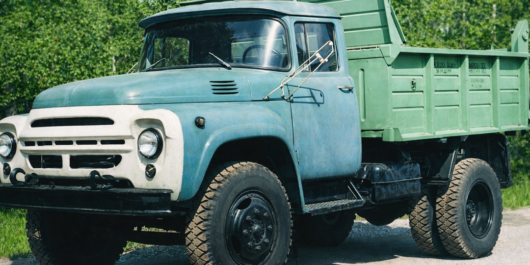 ЗИЛ-4502: самосвал, который убирал снег в каждом советском дворе