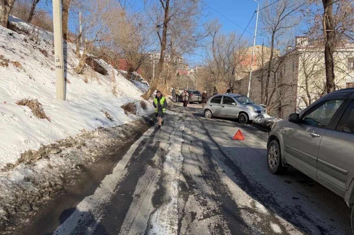    Во Владивостоке на Тунгусской в столкновении авто пострадала женщина