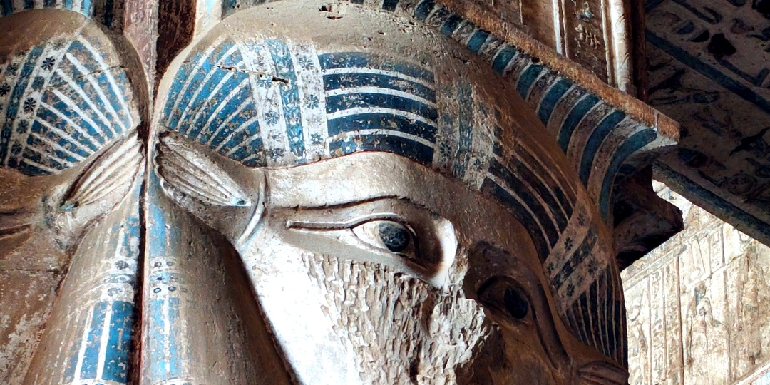 Каменные Стражи Вечности: Тайны Портика Хатхор в Дендере