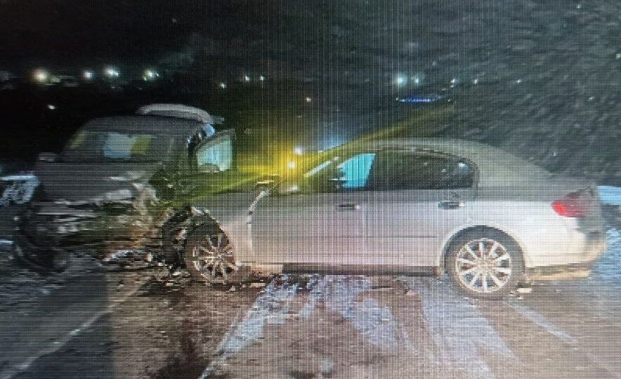 Водители без прав устроили ДТП с тремя пострадавшими около Дровяной