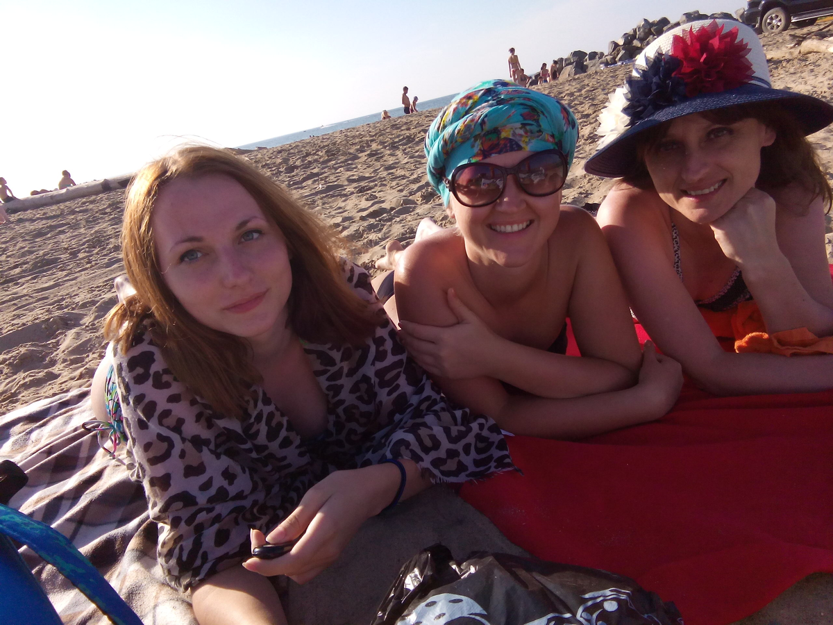 Загораем на Обском водохранилище.