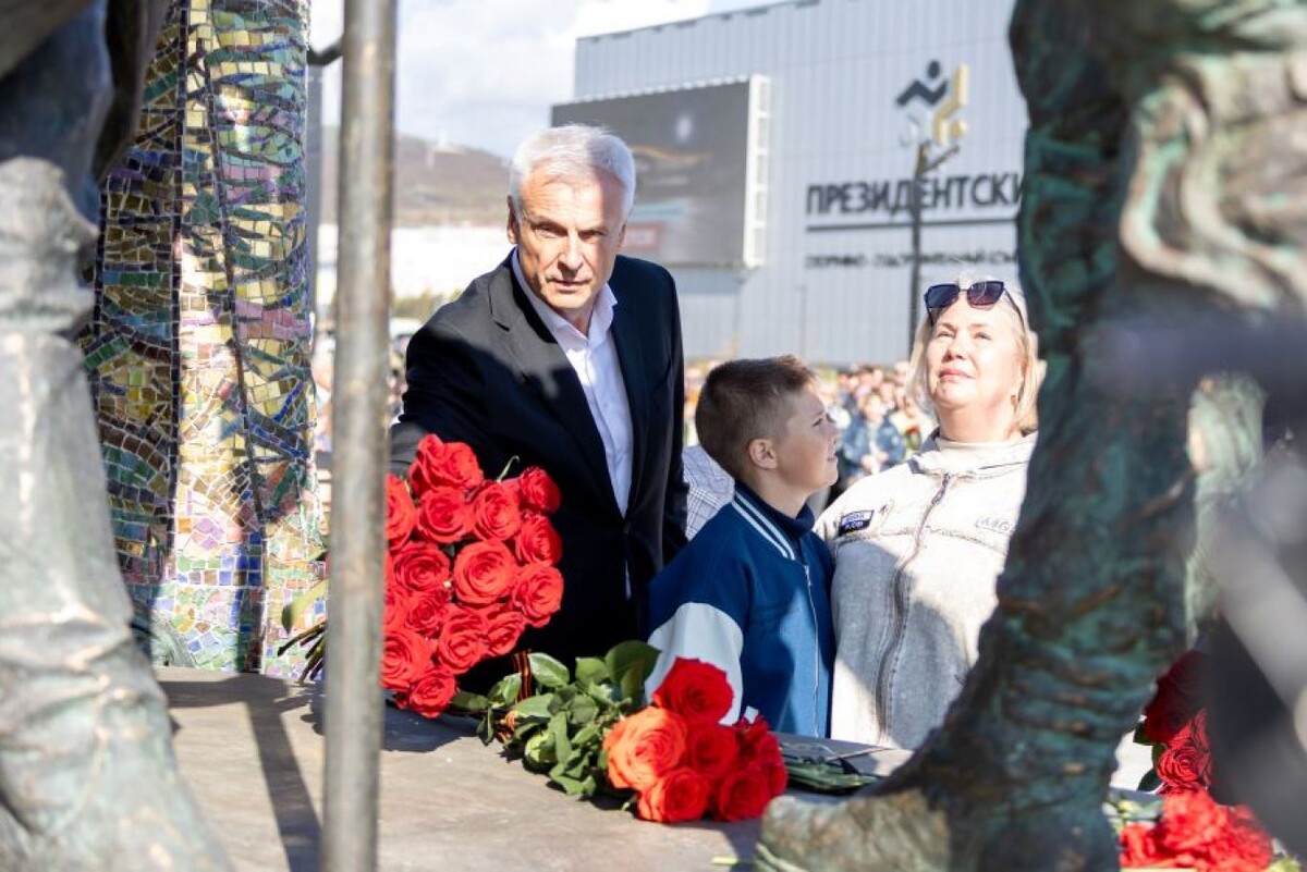   Открытие мемориала героям СВО / Фото: “Магаданская правда”