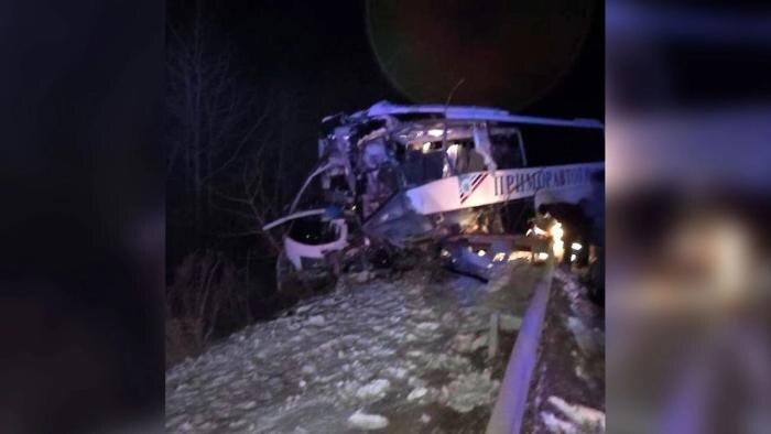 Место ДТП с автобусом в Приморье. Обложка © Telegram / Полиция Приморья