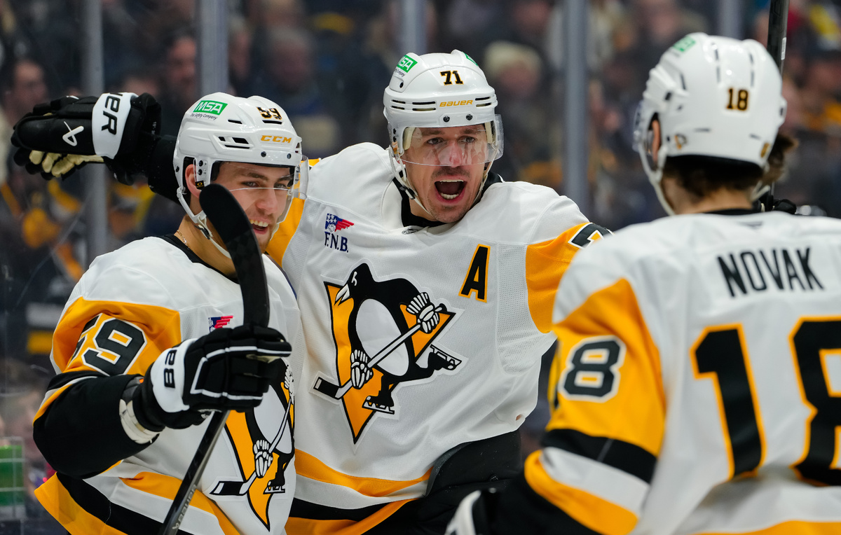    Нападающий "Питтсбурга" Евгений Малкин  Derek Cain/Getty Images