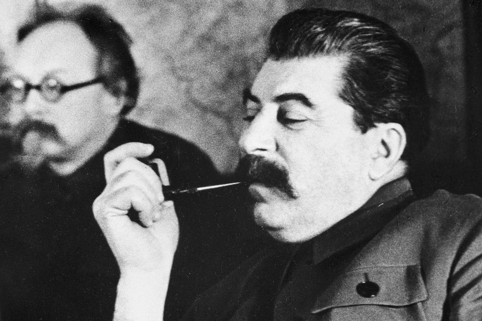    Гитлер очень боялся, что Сталин выкрадет его так же, как он это сделал с Муссолини. И перевезет на самолете в Москву для суда и публичной казни. РИА Новости