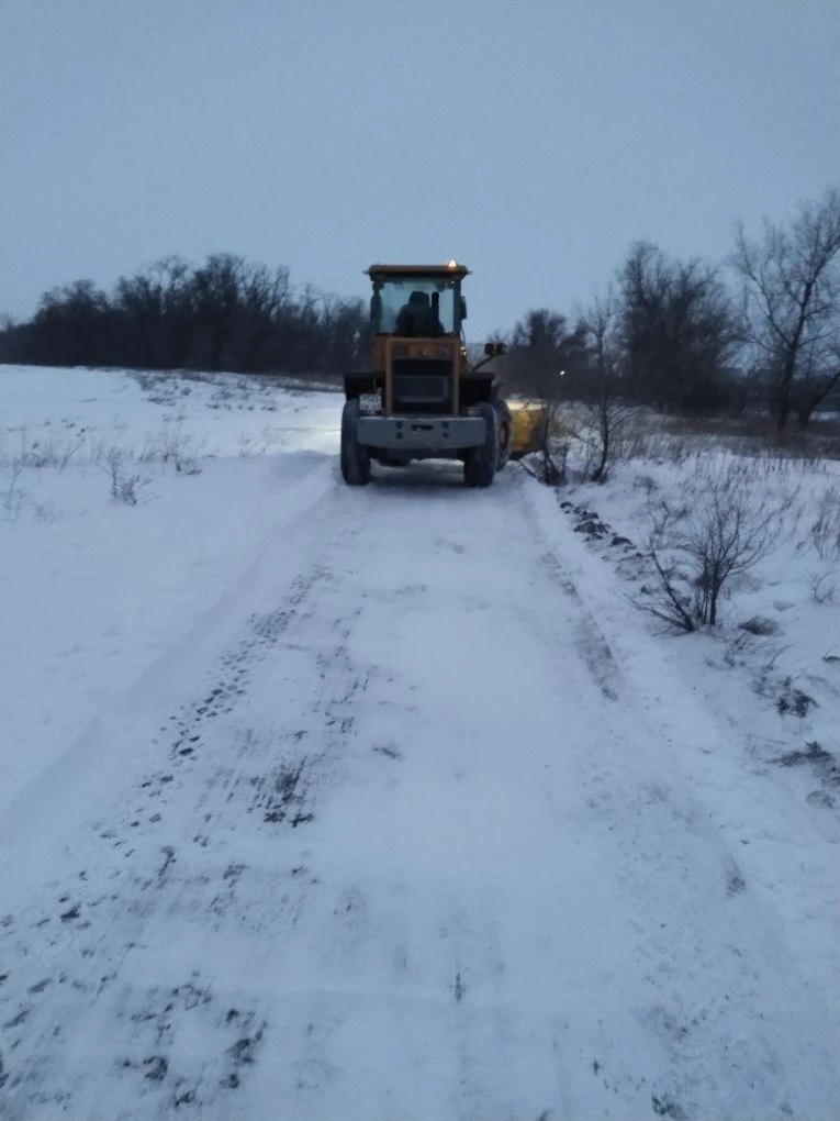 С виду и снега-то не много, а по факту все сидят