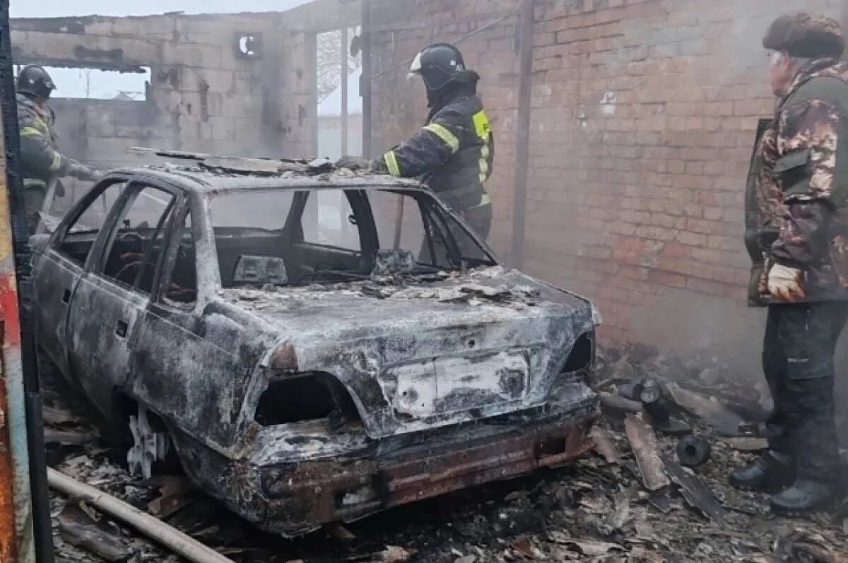    Гараж, автомобиль и полдома сгорели у дончанина из-за «буржуйки»