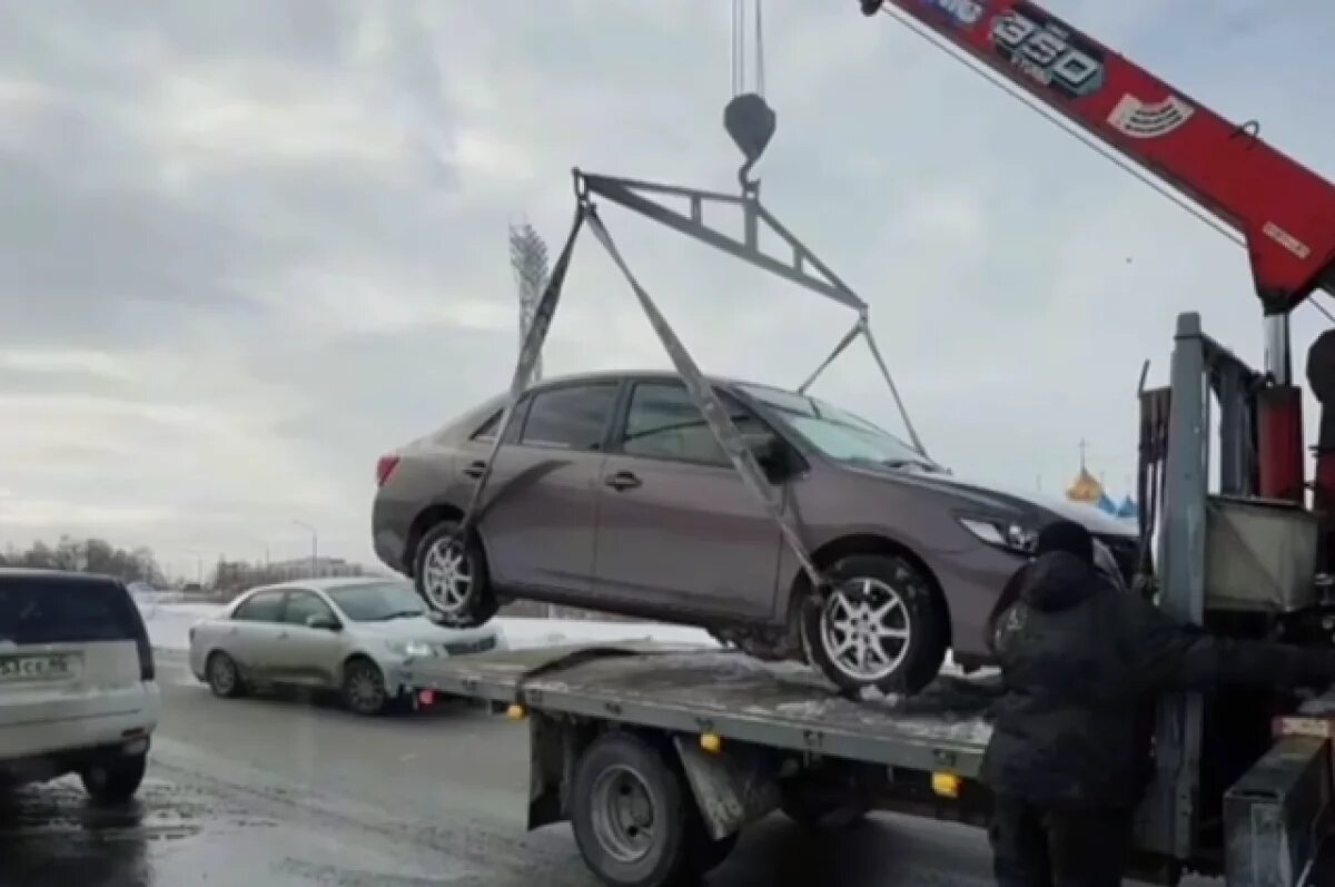    Четыре машины у «Горного воздуха» эвакуировали на спецстоянку на Сахалине