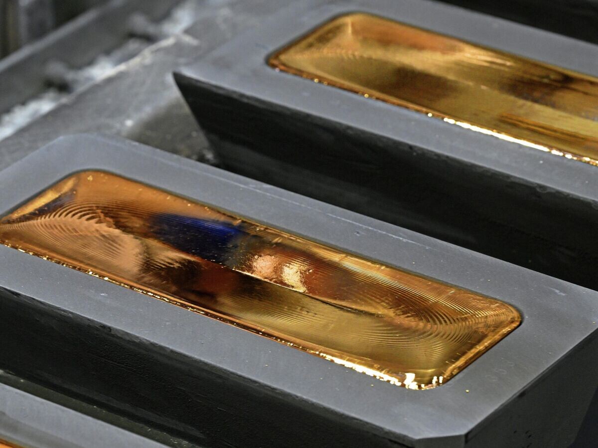    Производство золотых слитков высшей пробы | © РИА Новости / Илья Наймушин