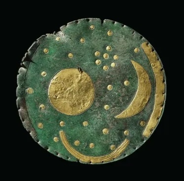 Небесный диск Небры: старейшее в мире изображение астрономических явлений — возможно, на нём изображены Плеяды