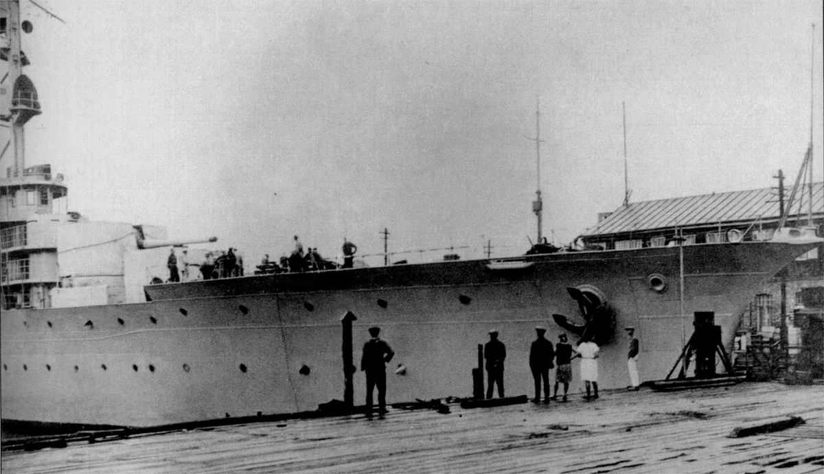 Крейсер «Красный Кавказ» в достройке