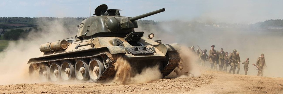    Т-34 с башней типа "гайка", это основной тип этих машин в 1942 – 1943 годах   
Линия Сталина