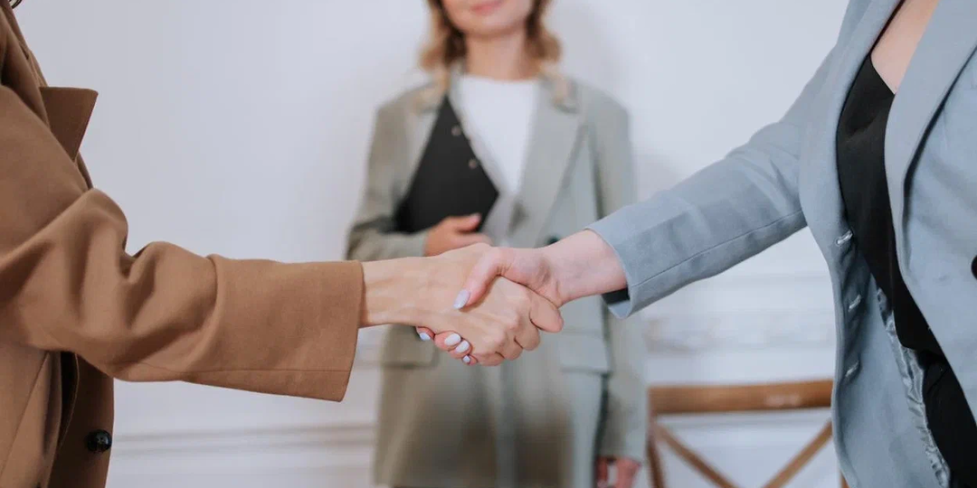 Хватит играть в удобного: 5 правил общения для тех, кто слишком часто соглашается