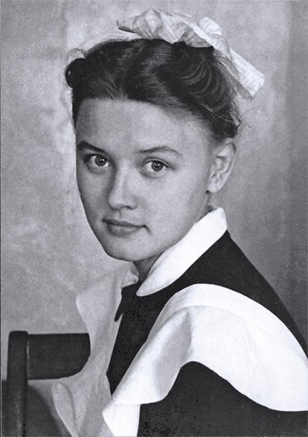 Вера Алентова в выпускном классе